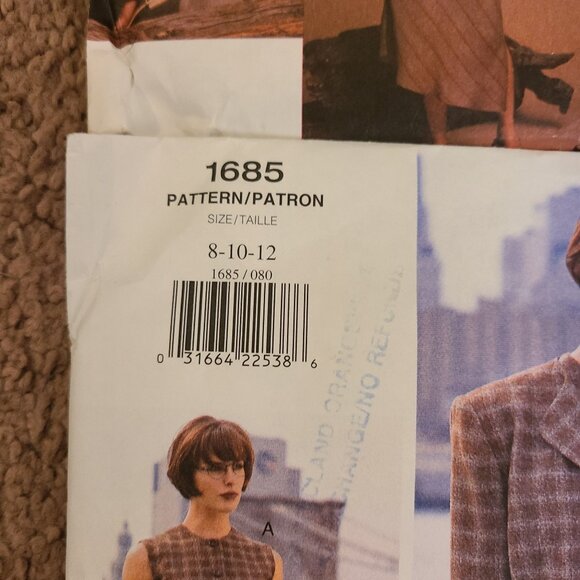 11 Vintage Vogue Patterns - Picture 16 of 16